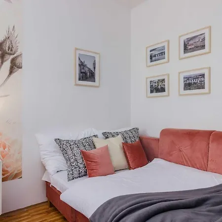 Apt In Prague Charles Bridge 1Km By Michal&Friends Exterior photo